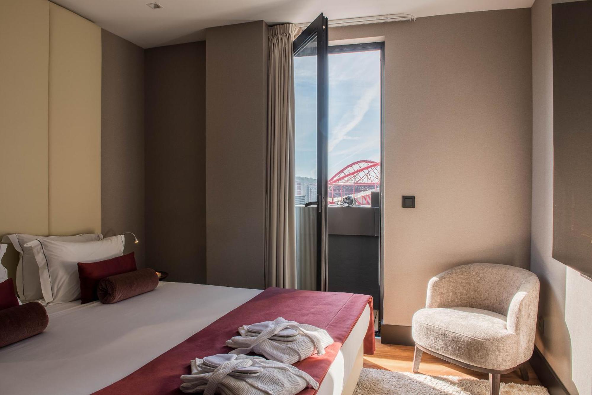 One-Bedroom Apartment with Stadium View,1217474068:JPEG