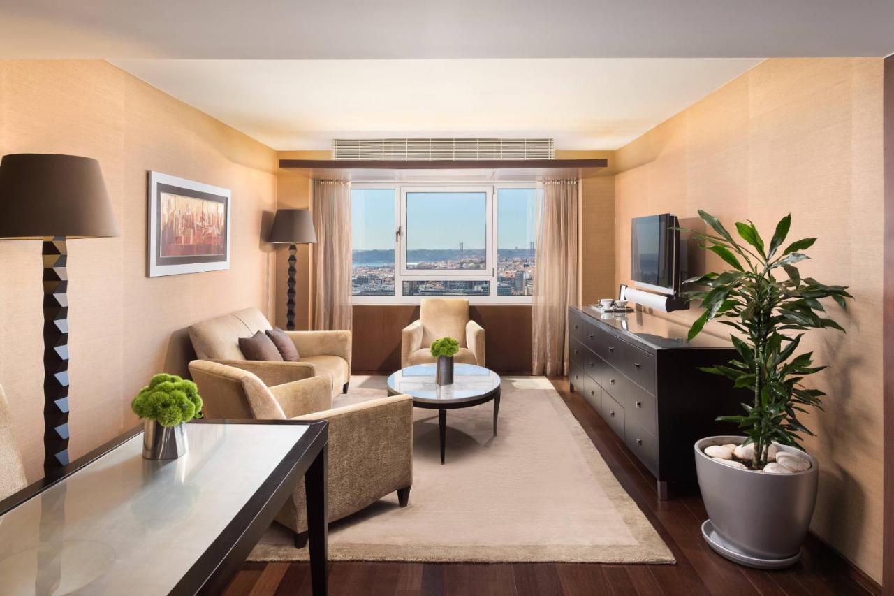 Executive Suite Club lounge access 1 Queen Skyline view,1165041708:JPEG